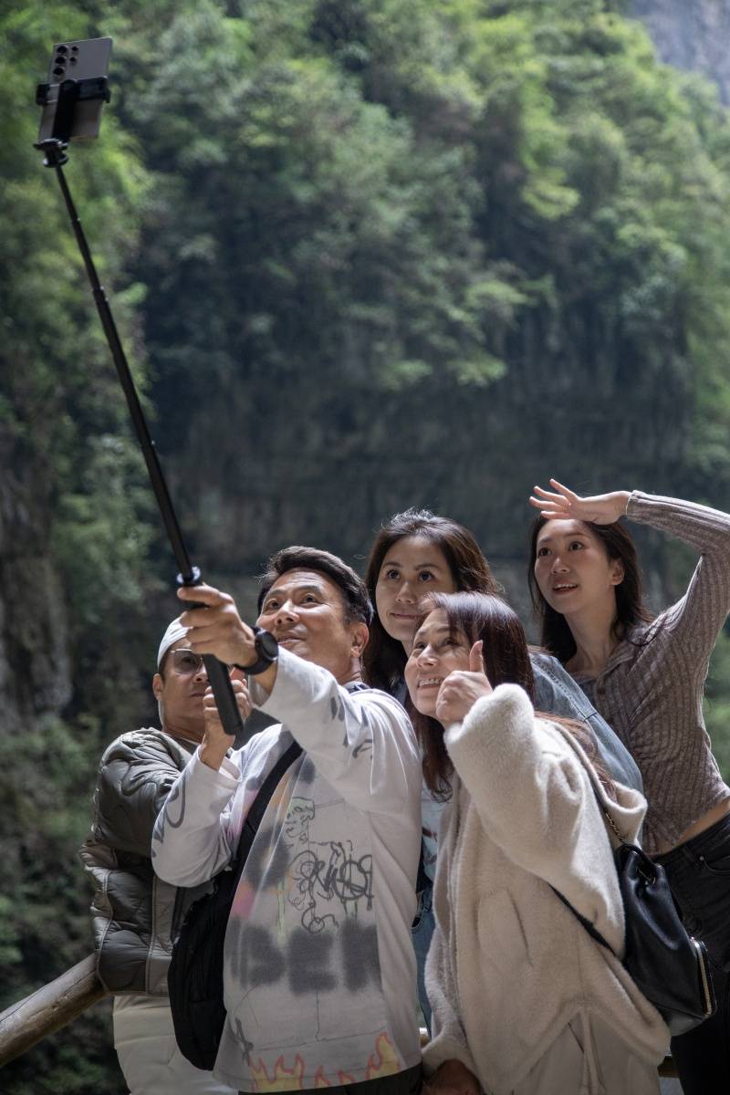 围观│新加坡著名导演携手知名艺人惊喜现身武隆景区