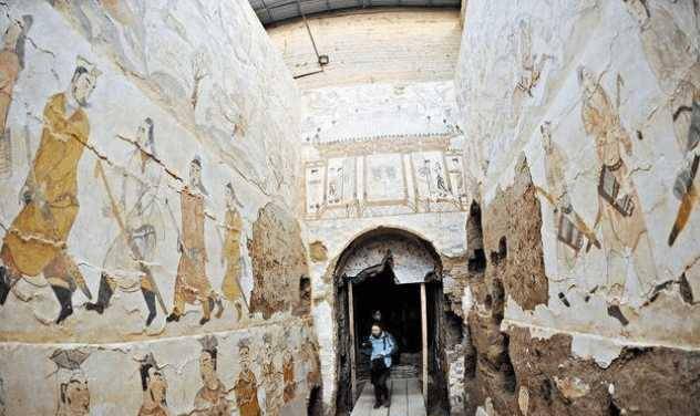 河北一猪圈被众人围观曾被盗墓贼光顾专家称下面埋葬着大昏君