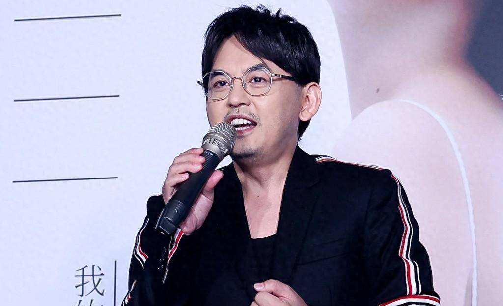 罗志祥炮轰黄子佼不该向未成年人伸出魔爪好好面对受害者