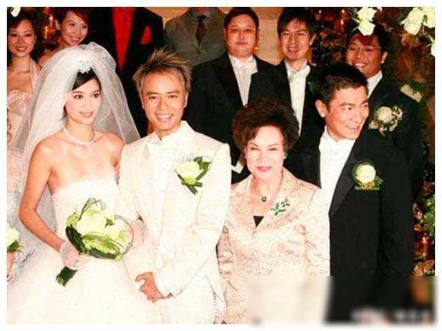 李克勤娇妻惊艳亮相港圈第一美人高挑五官大气素颜也绝美