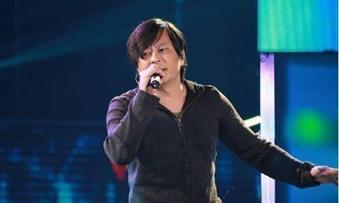 当时,王杰的第一张专辑一个游戏,同一个梦想在台发行,赢得了半年