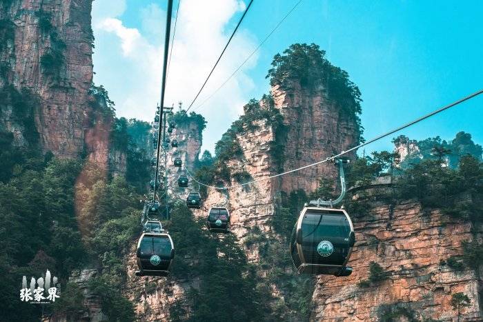 张家界天门山凤凰古城芙蓉镇旅游四天价格980元一人3分钟看完至少省钱