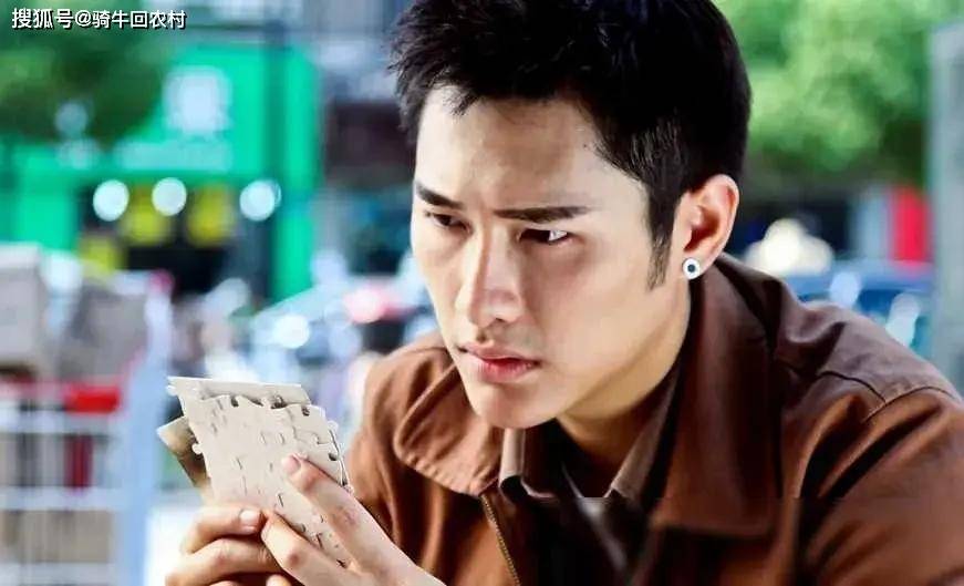 原创肛裂包养封杀那个疑被郭敬明捧红的朱梓骁到底怎么了