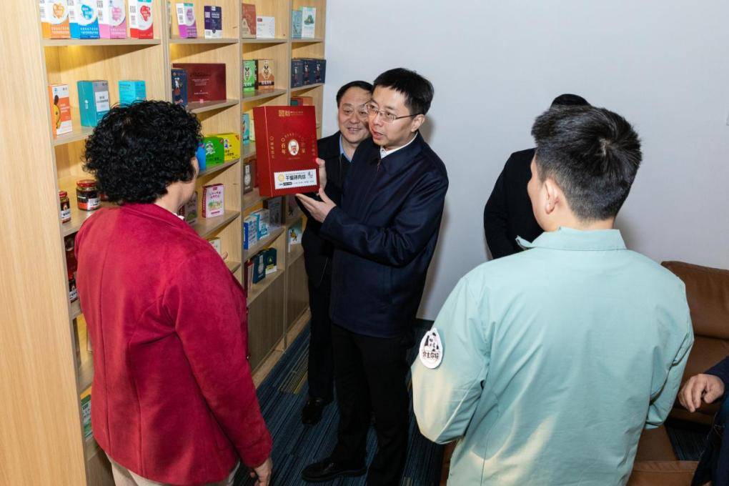 蒙阴县领导一行赴宫延楼开展招商引资宣讲会交流老字号发展成功经验与