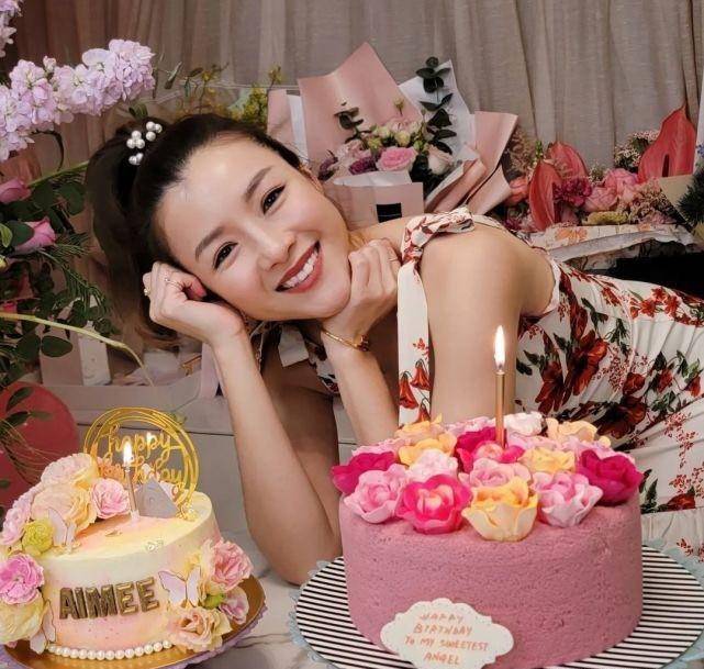 原创陈茵媺豪宅内庆生穿紧身裙彻底放开秀身材这曲线陈豪真有福气