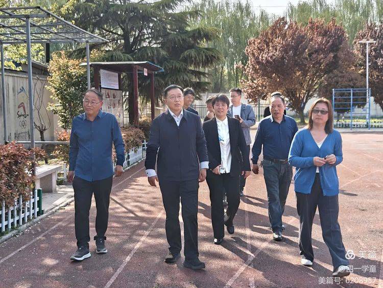 濮阳市非遗进校园暨葫芦文化艺术展活动在华龙区第二中学成功举办