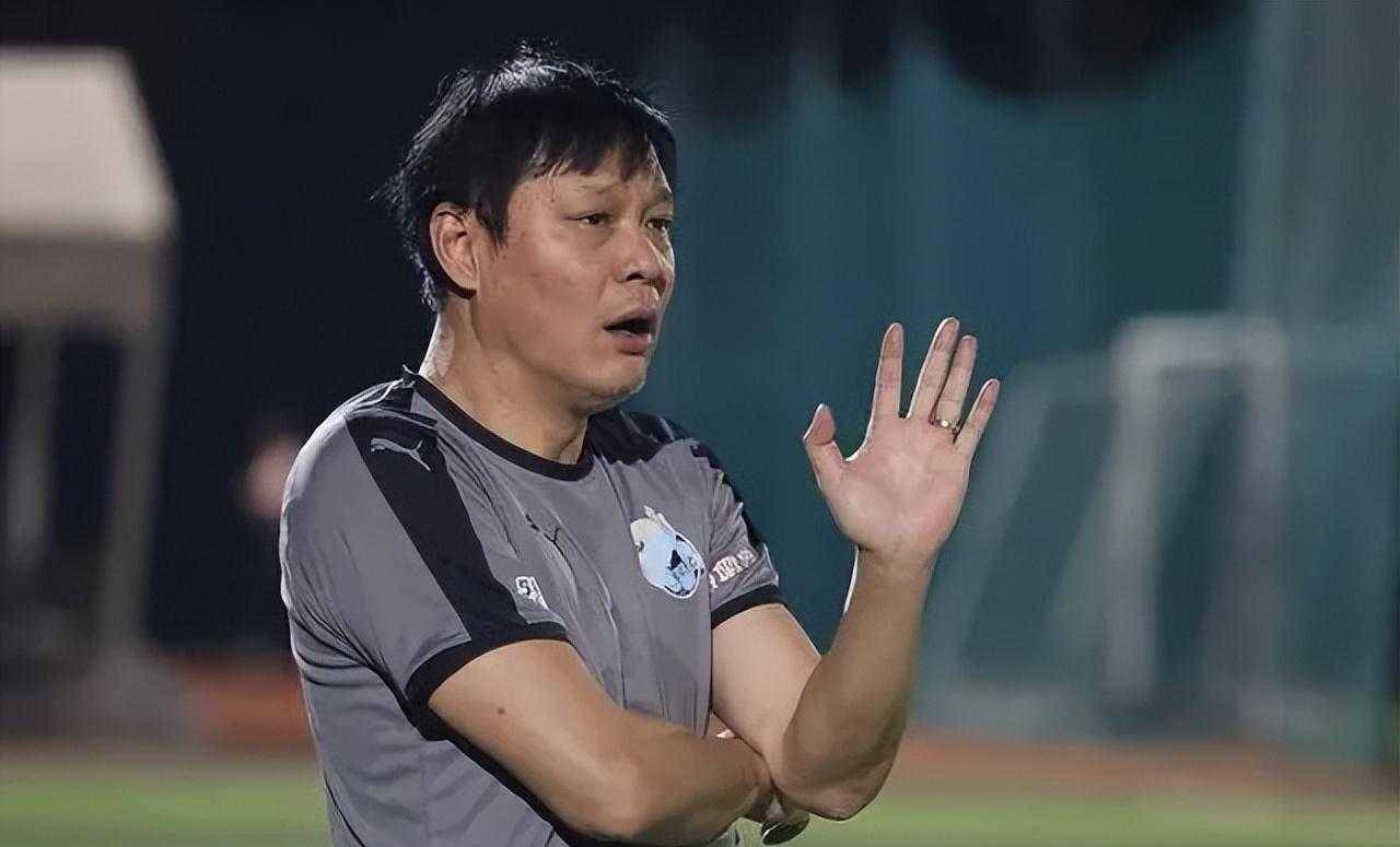 官宣中甲球队宣布主帅下课曝范志毅继任球迷不录综艺了