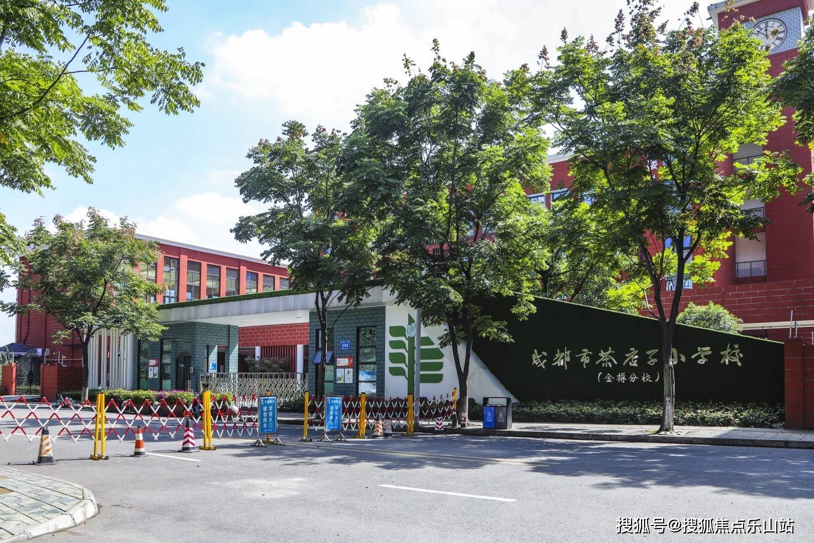 茶店子小学(金樽校区)小学:4.距项目400米有1所规划建设中的幼儿园3.