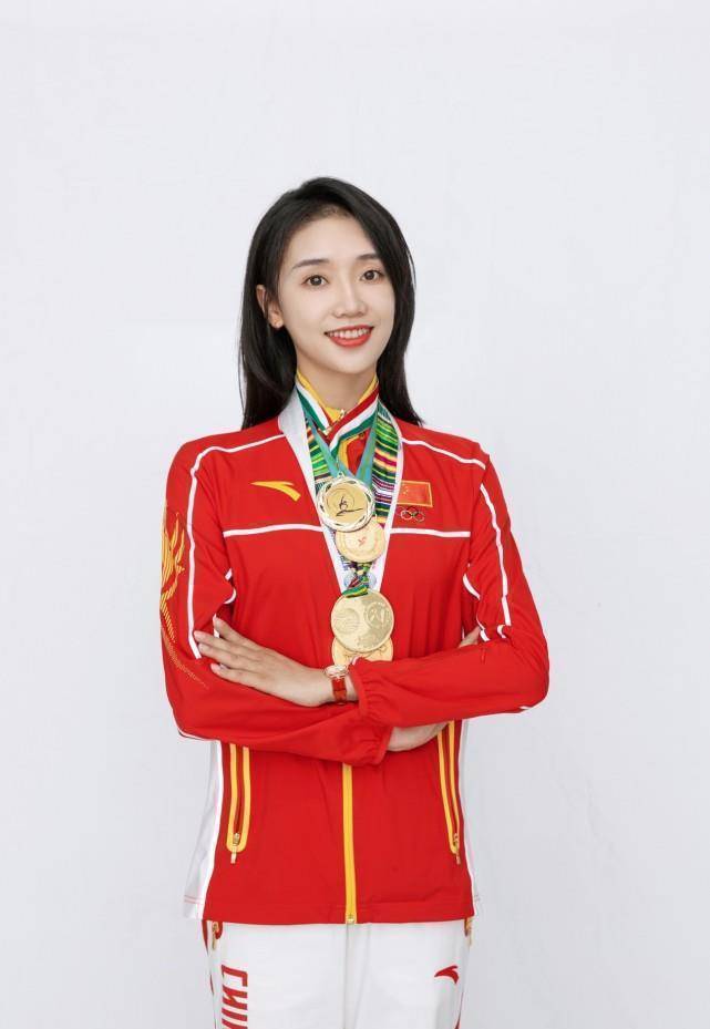 原创瑞士名爵表携手艺术体操冠军舒思瑶诠释品牌花韵系列内核