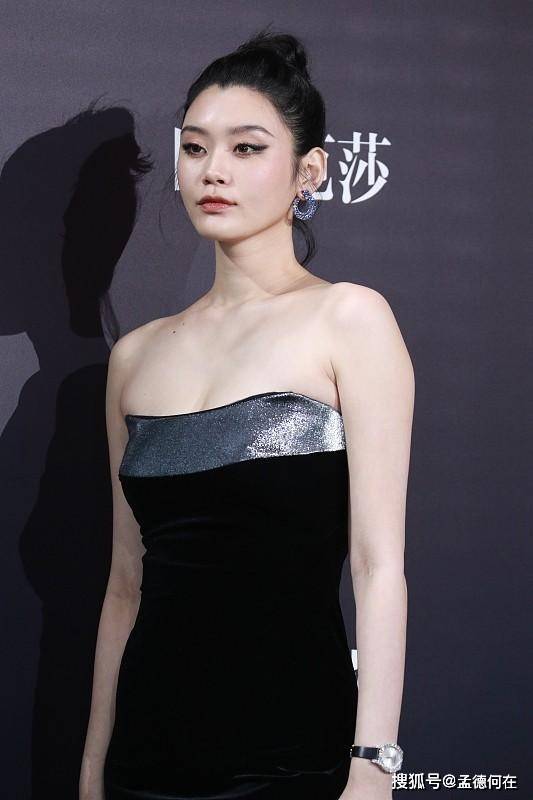 奚梦瑶这尤物身材,真叫人窒息啊!