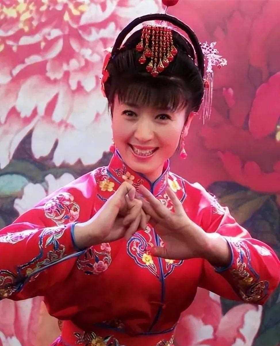 原创靠冯巩挤走闫妮一步步成为苦情专业户她一出场就知剧中谁最苦