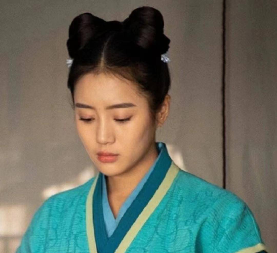 原因很简单. 小陶由演员王子维饰演. 她有着圆润可爱的外表.