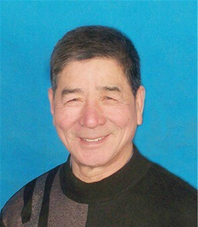 好夫王世所妻子产女后瘫痪他为陪伴妻子推拿按摩43年见真情