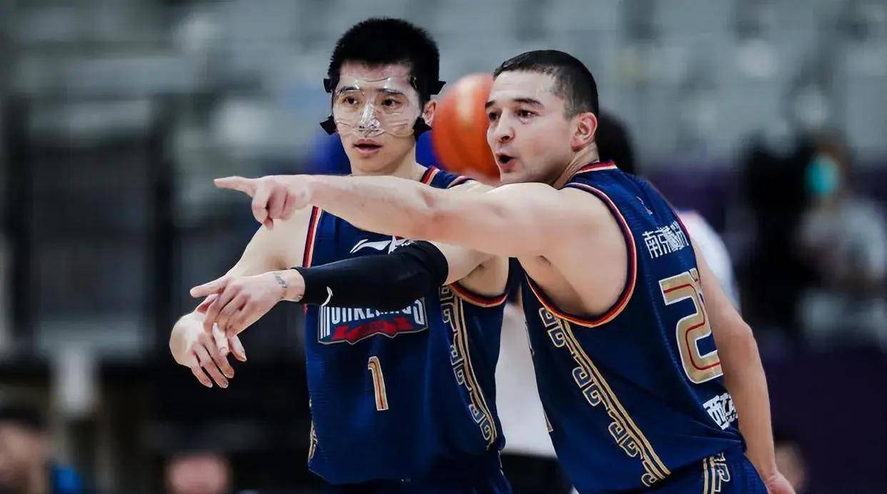 拒绝退役西热力江合同剩余1年继续率队同曦征战季后赛