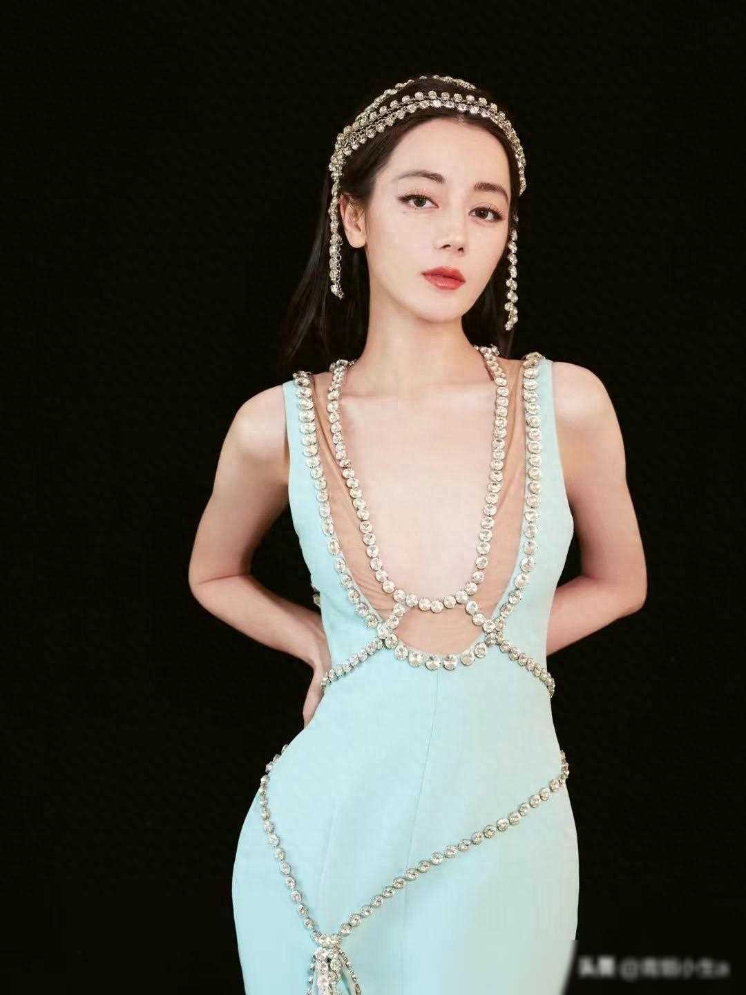 迪丽热巴的腰臀之美夺魂夺命的双重诱惑