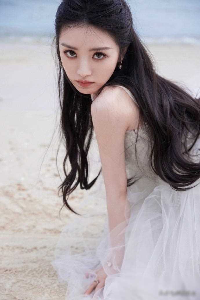 田曦薇白皙细腻宛如凝脂