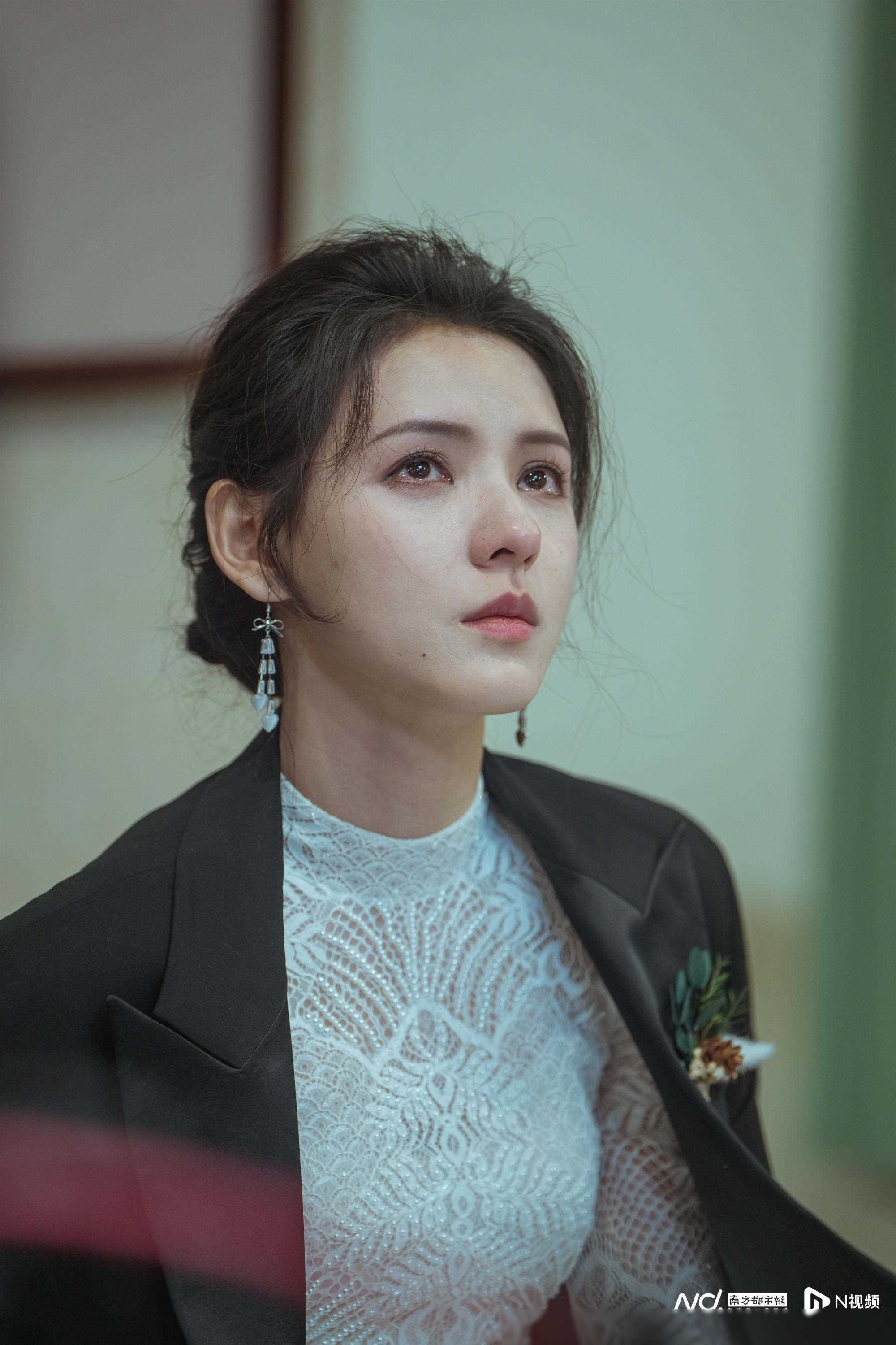 《猜猜我是谁张予曦独立女性新形象尘埃落定》