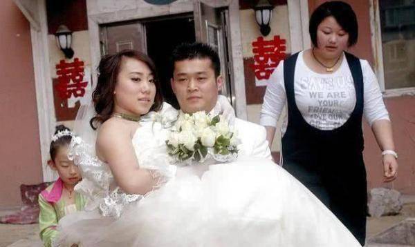 原创分手两年丫蛋高调复出颜值逆转撞脸张小斐村姑气息全无美