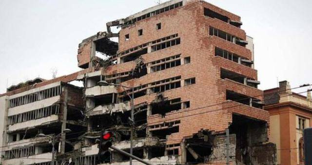 原创1999年美国轰炸中国大使馆当时为何不反击现在才知当时的心酸