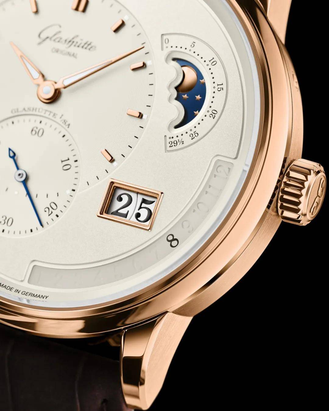 金价暴涨你该囤块金表了