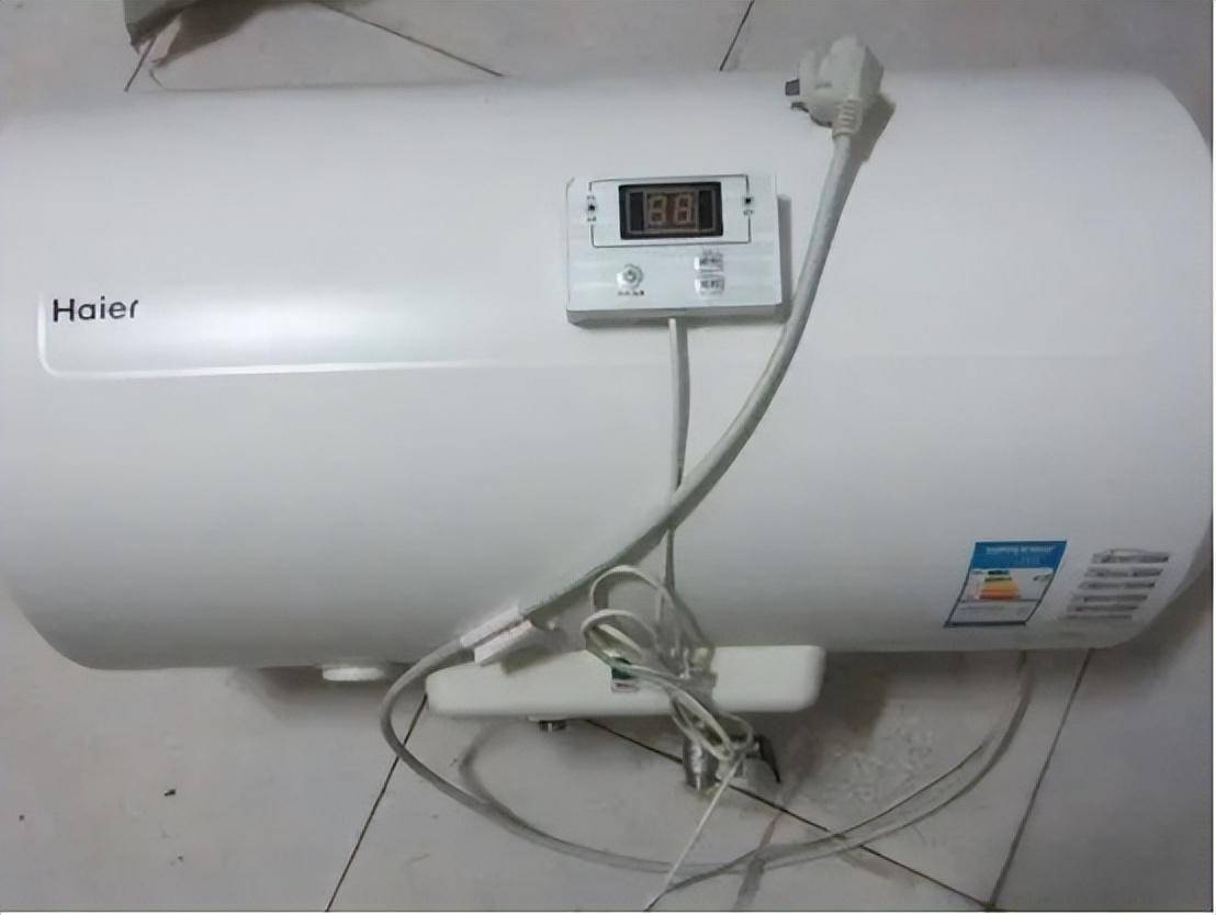 洗澡时热水器"插头"要不要拔?多亏电工师傅告诉我,以后别再犯