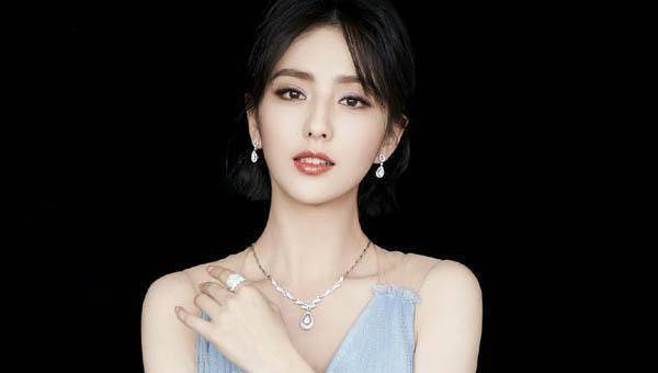 对于佟丽娅的穿搭哪些是你喜欢的