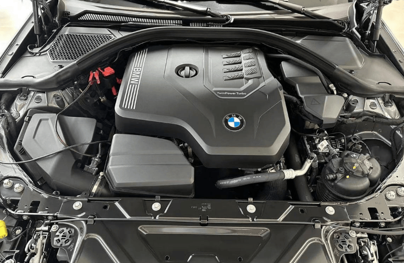 写到最后:宝马3系作为一款豪华中型车,不仅外观时尚大气,而且配置丰富