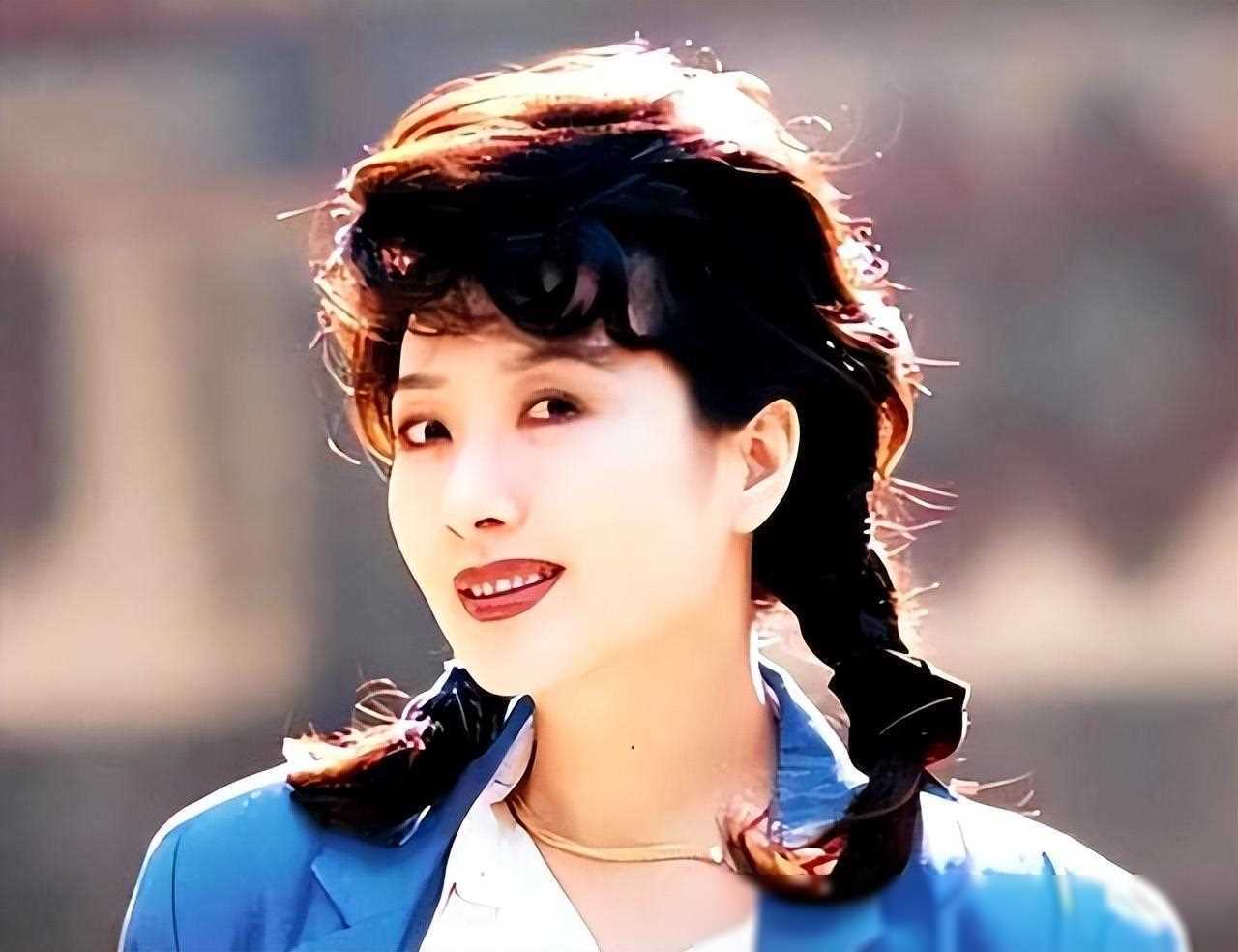国家一级演员风采迷人,零绯闻佳话,60岁婚姻成谜_王娟_生活_父母