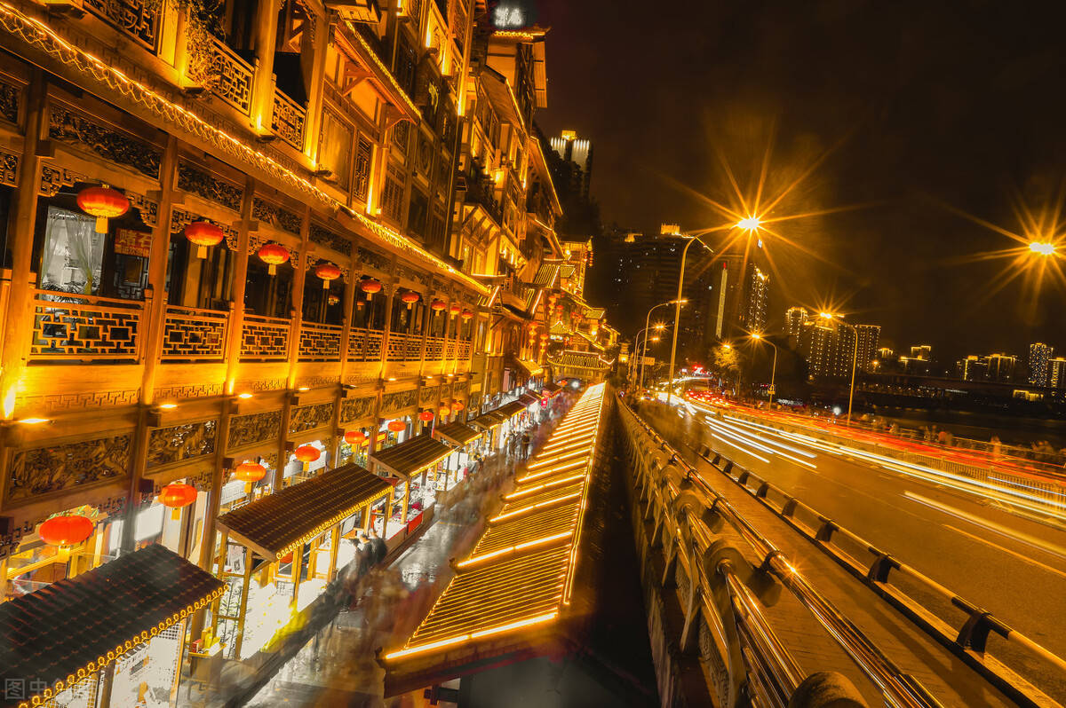 重庆四天出游跟团大概要多少?_索道_游长江_夜景