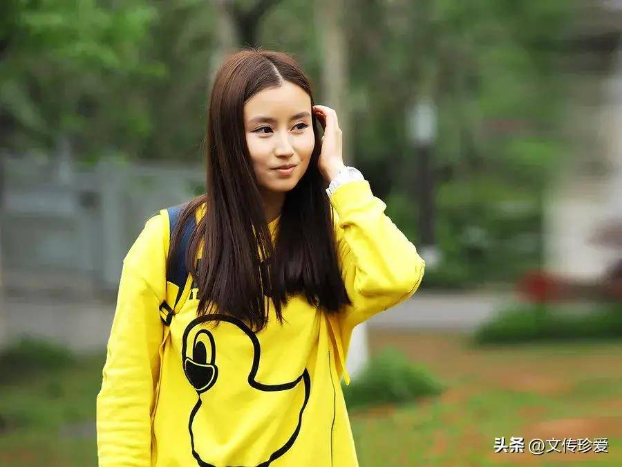 她是美女主持人一婚嫁北大才子二婚嫁富二代36岁成单亲妈妈