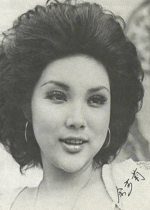 住贫民区,领政府救济金,邵氏"明星"余莎莉的落魄,令人心酸