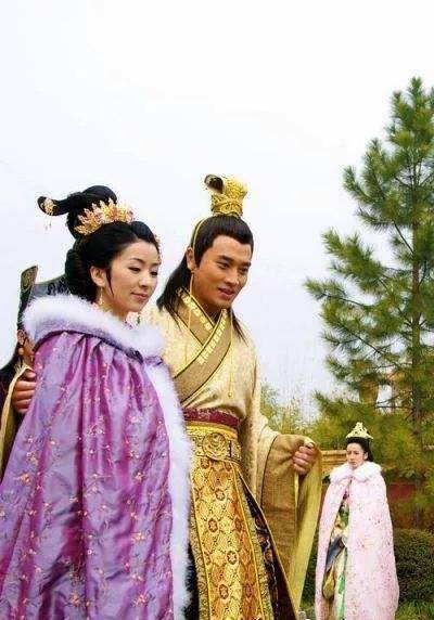 万历常年不许朱常洛母子见面,把王恭妃幽闭冷宫,郑贵妃还隔三差五去