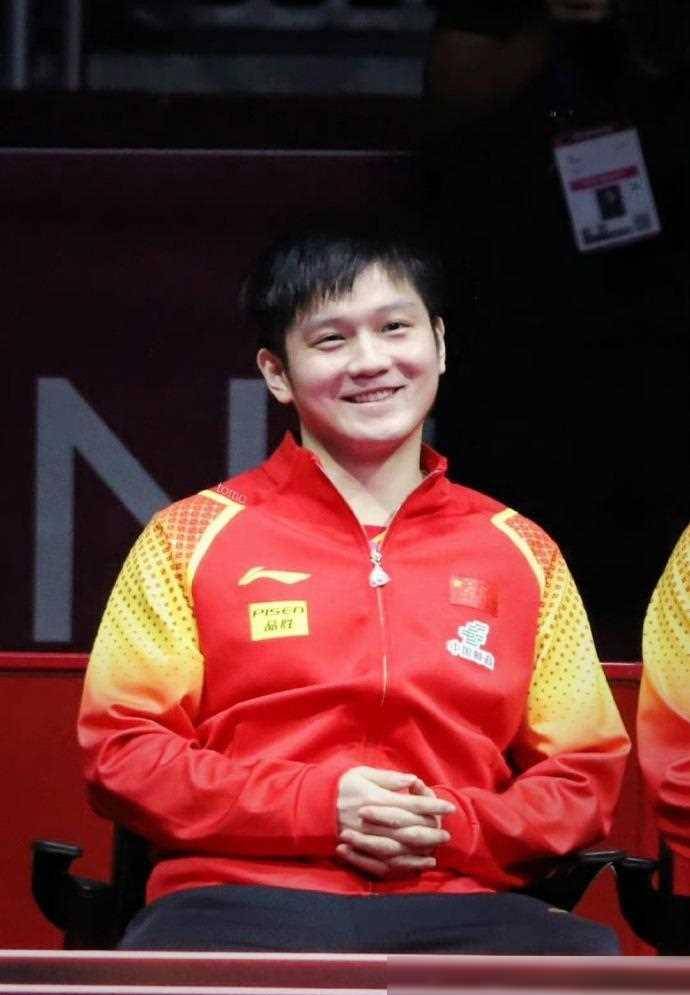 原创樊振东的笑容好暖樊振东17年赚了多少钱樊振东表情包大盘点