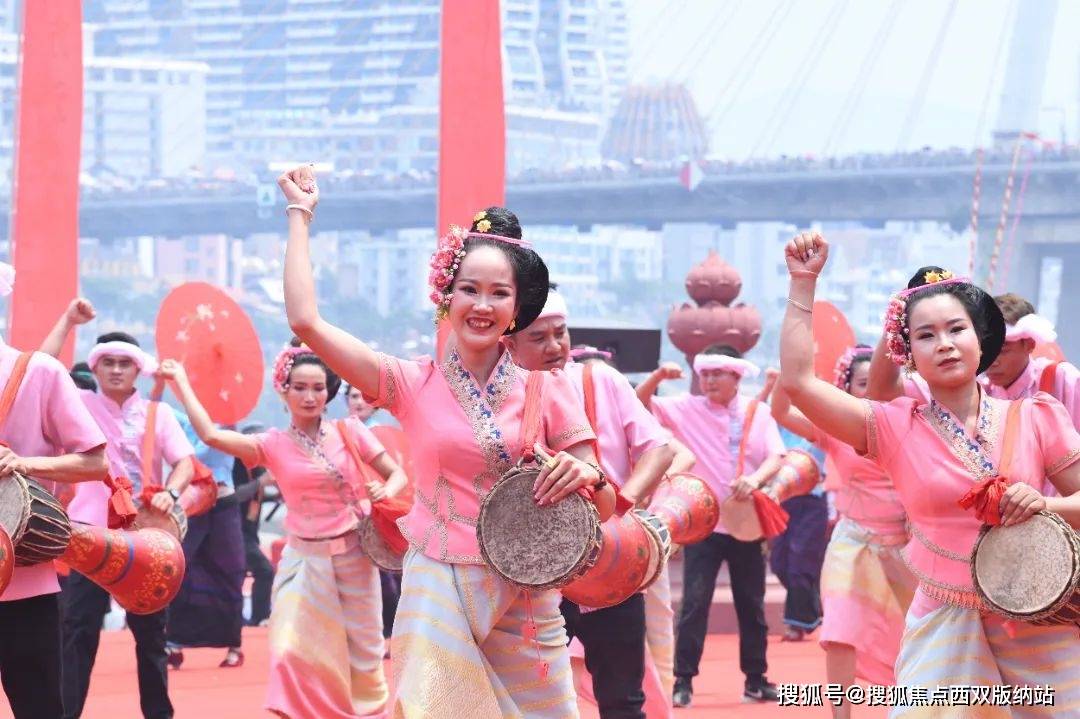 西双版纳州傣历1386年新年节庆祝大会在景洪举行