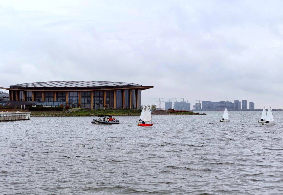 上海滴水湖景区图片