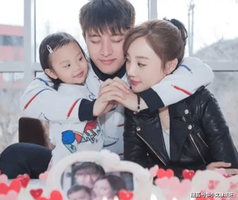 贾乃亮40岁生日甜馨送的礼物让他乐开了花父女俩宛如一个模子