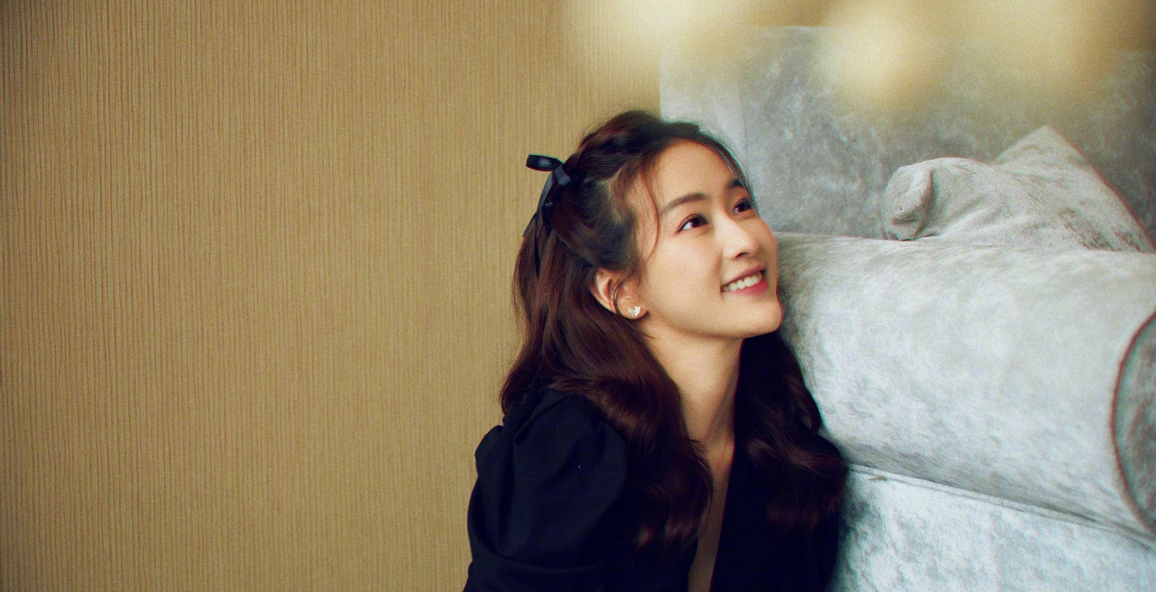 不是,其实刘美含也一直在参演影视作品.