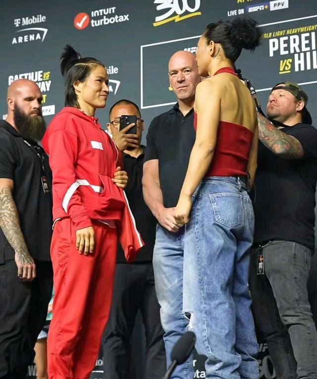 张伟丽在ufc中取得8胜2负的战绩,其中包括与乔安娜,罗斯以及安德拉德