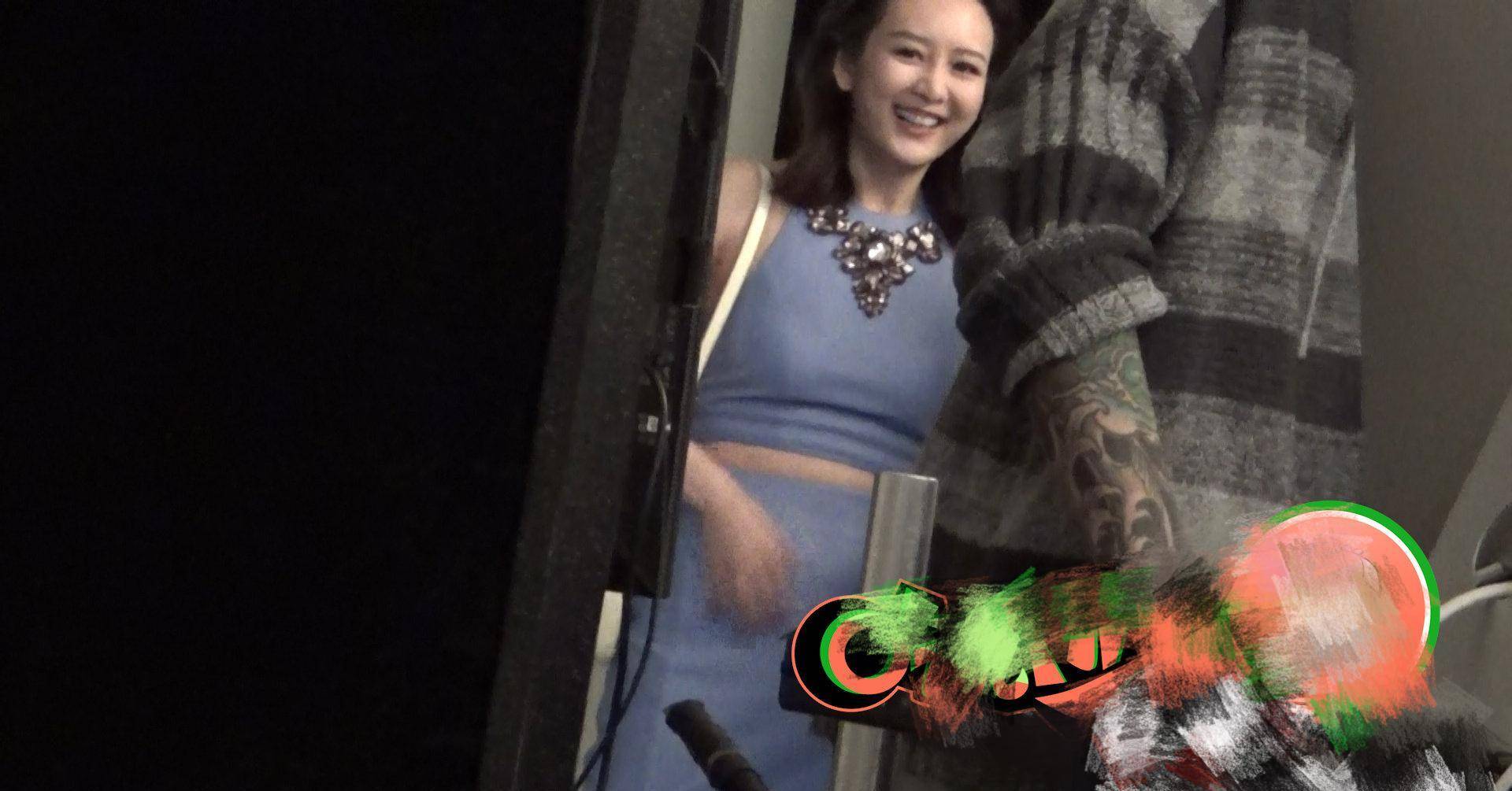 王鸥撒贝宁合体录综艺路透照曝光引热议王鸥穿着清凉近状超好