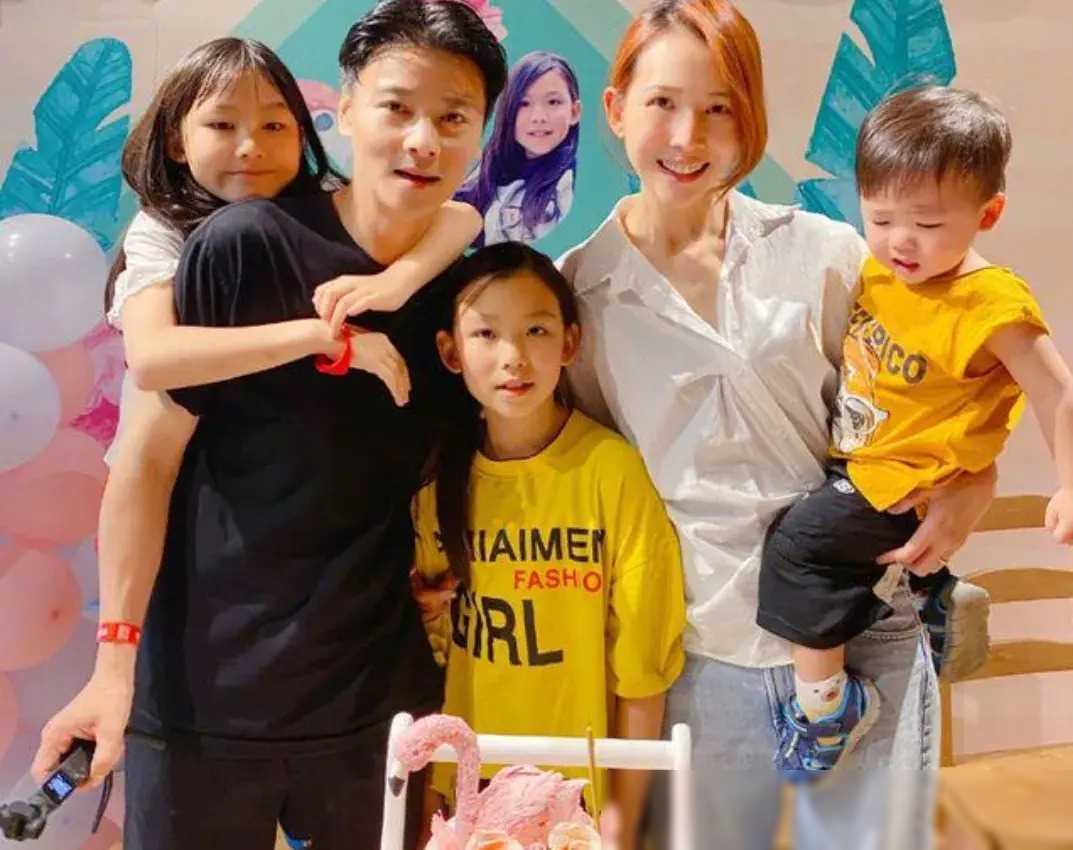 蔡少芬和张晋的婚姻已经持续多年,他们育有两个女儿和一个儿子.