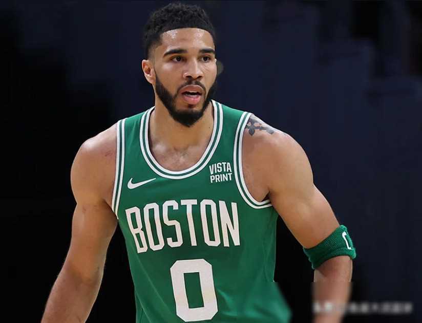 湖人旧将助攻塔图姆,完胜!利拉德12分布朗状态低迷,哥