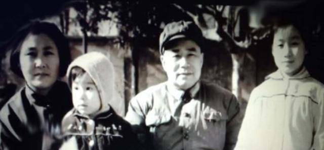 原创老农来南京工作三位将军亲自为其接风他是何来头