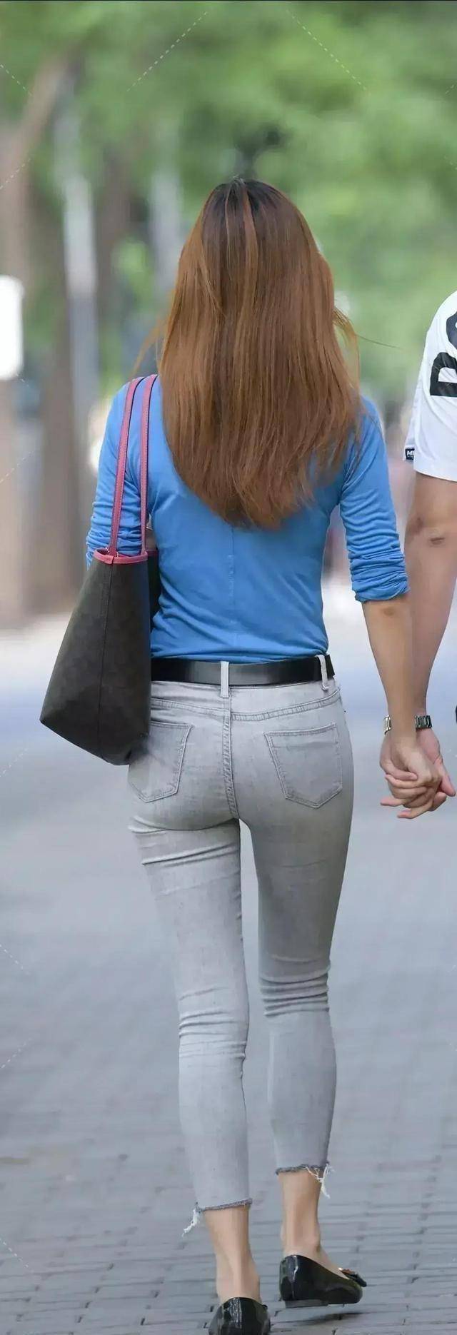 肤如凝脂的打底裤美女,不乏时髦感,舒适清爽_大红色_裤子_长度