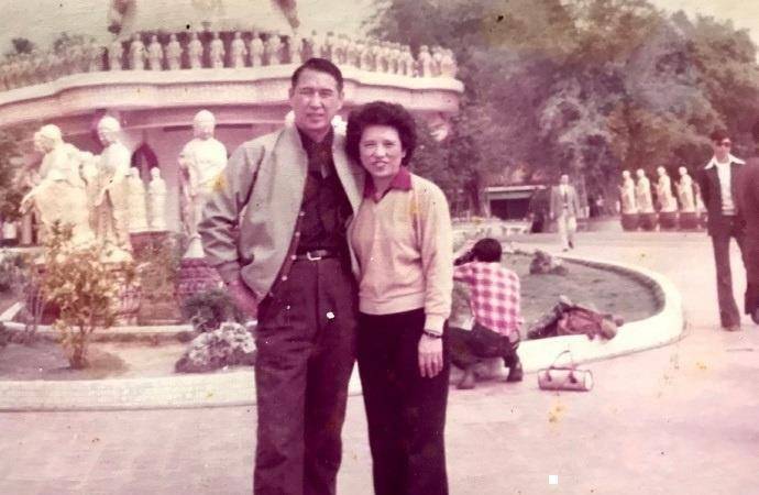 《小李飞刀》中李寻欢的饰演者焦恩俊晒出近照,粉丝表示认不出_妻子