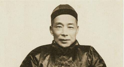 他是清末民初著名思想家黄宗羲的后代,也可能是因为血缘关系的影响