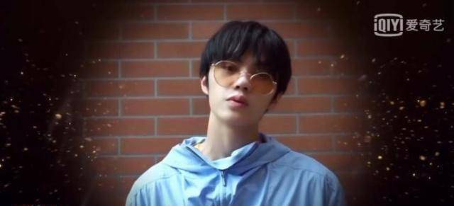 而许珑瀚的祝福非常有趣哦,他告诉邓超元在许愿的时候,一定