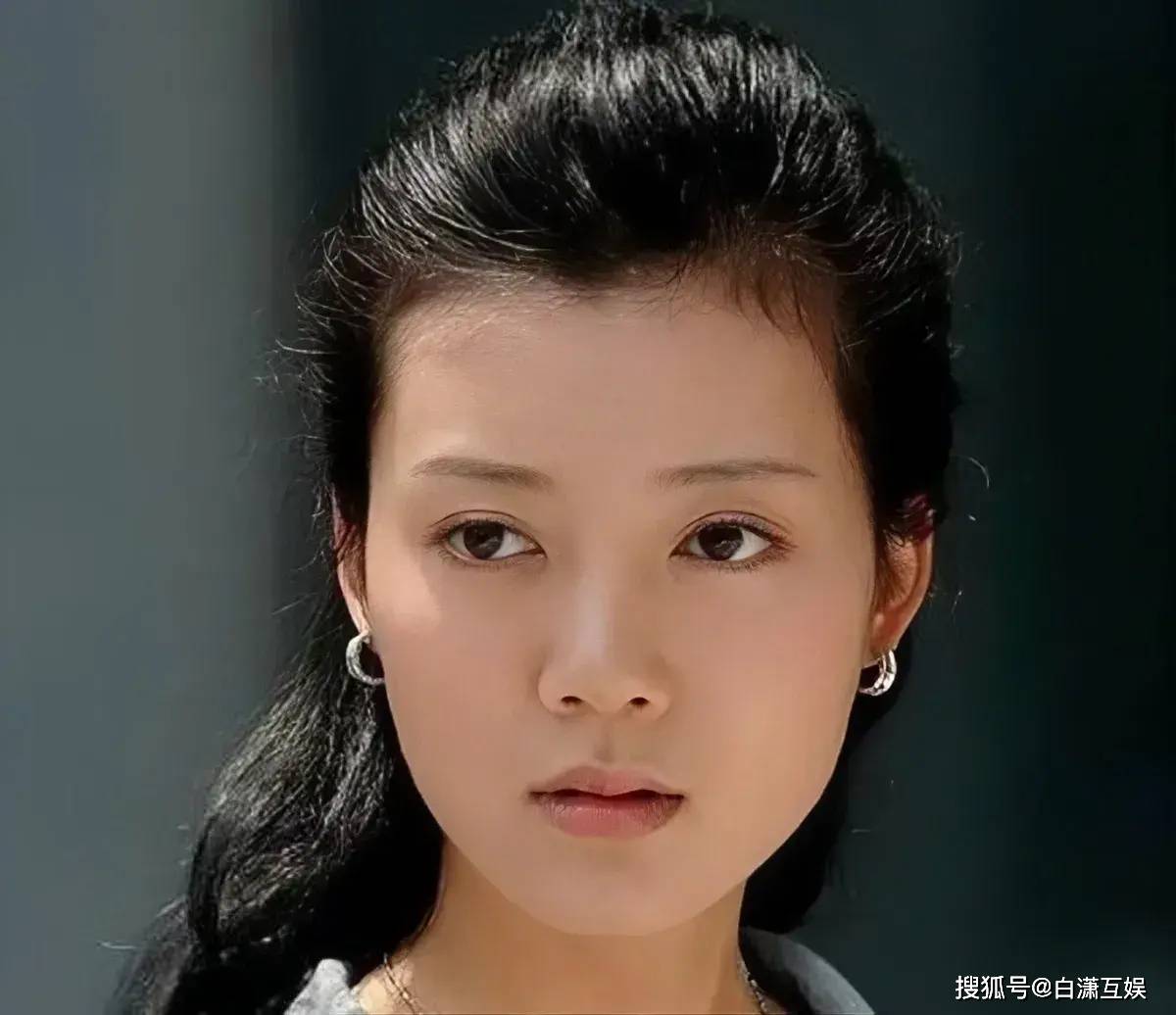 原创成龙做媒她闪婚富豪闪离后拒绝3亿分手费如今41岁孤身一人