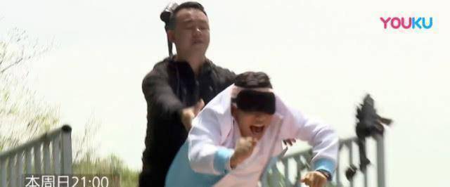 原创迪丽热巴实现蹦极愿望两次造型都很吸晴宋小宝恐高全程扶着走