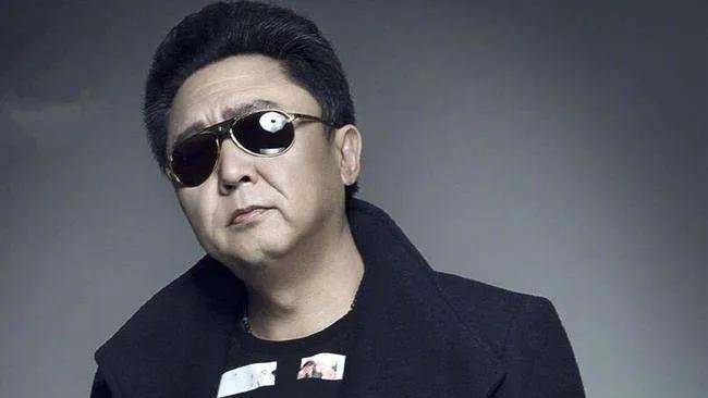 除了有高超的捧哏技术,于谦的人品也是极好的……作者简介