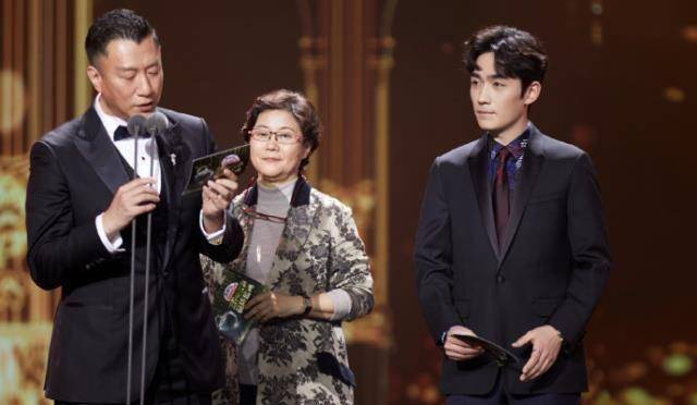 原创粉圈太可怕朱一龙粉丝内涵王凯要求朱一龙跟他握手要带手套